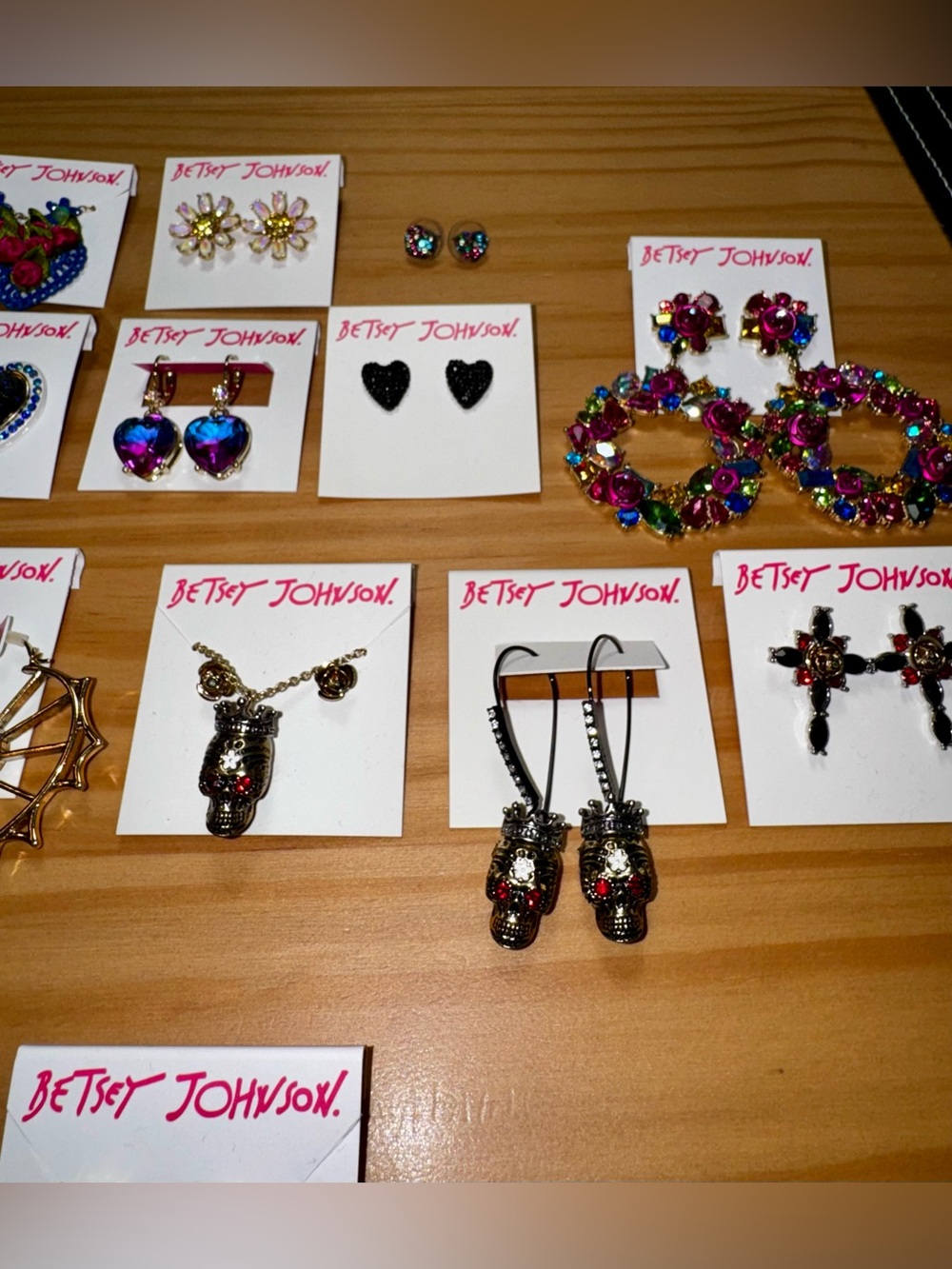 16 Sets of Authentic Betsey Johnson Jewelry: Earrings, Necklaces, Matching Pairs - Picture 3 of 14